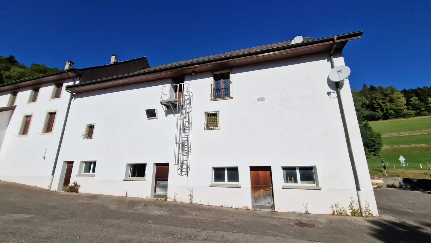 Versatile Mixed-Use Property - Photo 11 of 13