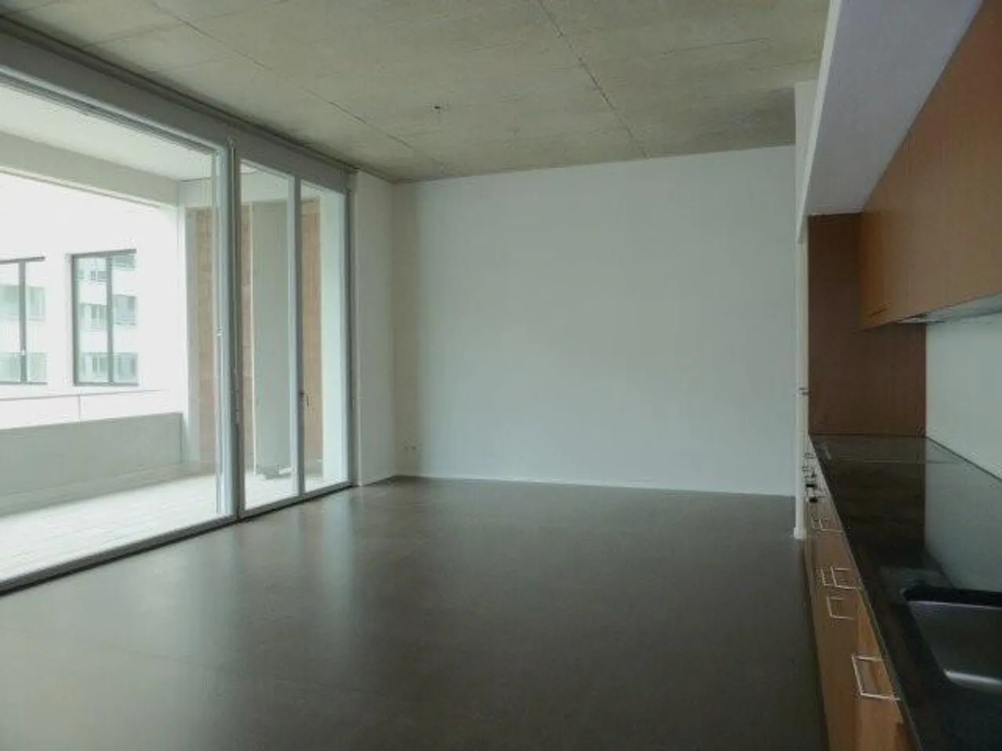 Elegant Apartment with Loggia - Photo 3 of 10