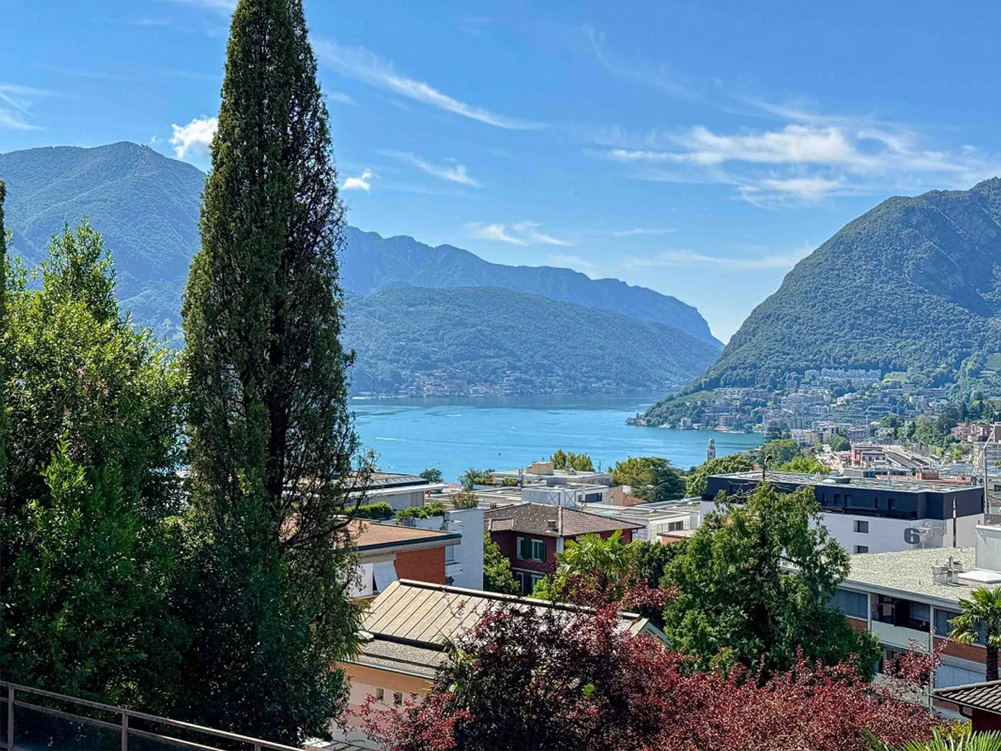 Spacious 4.5-room apartment with lake view for renovation in Massagno - Photo 9 of 11