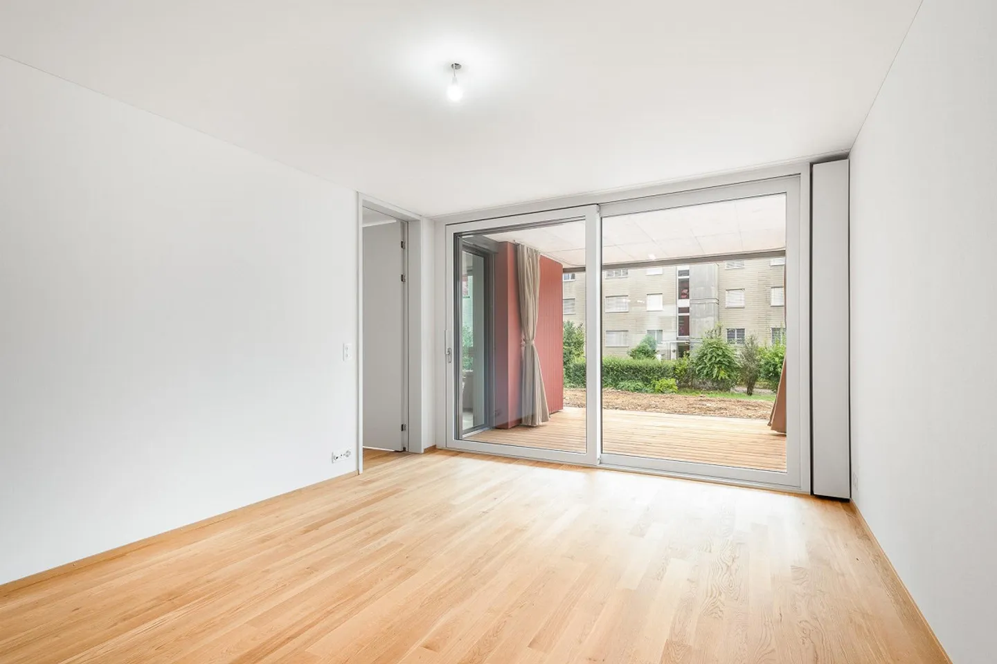 L'eleganza incontra la funzionalità: nuovo appartamento di 3,5 stanze a Bülach - Foto 2 di 8