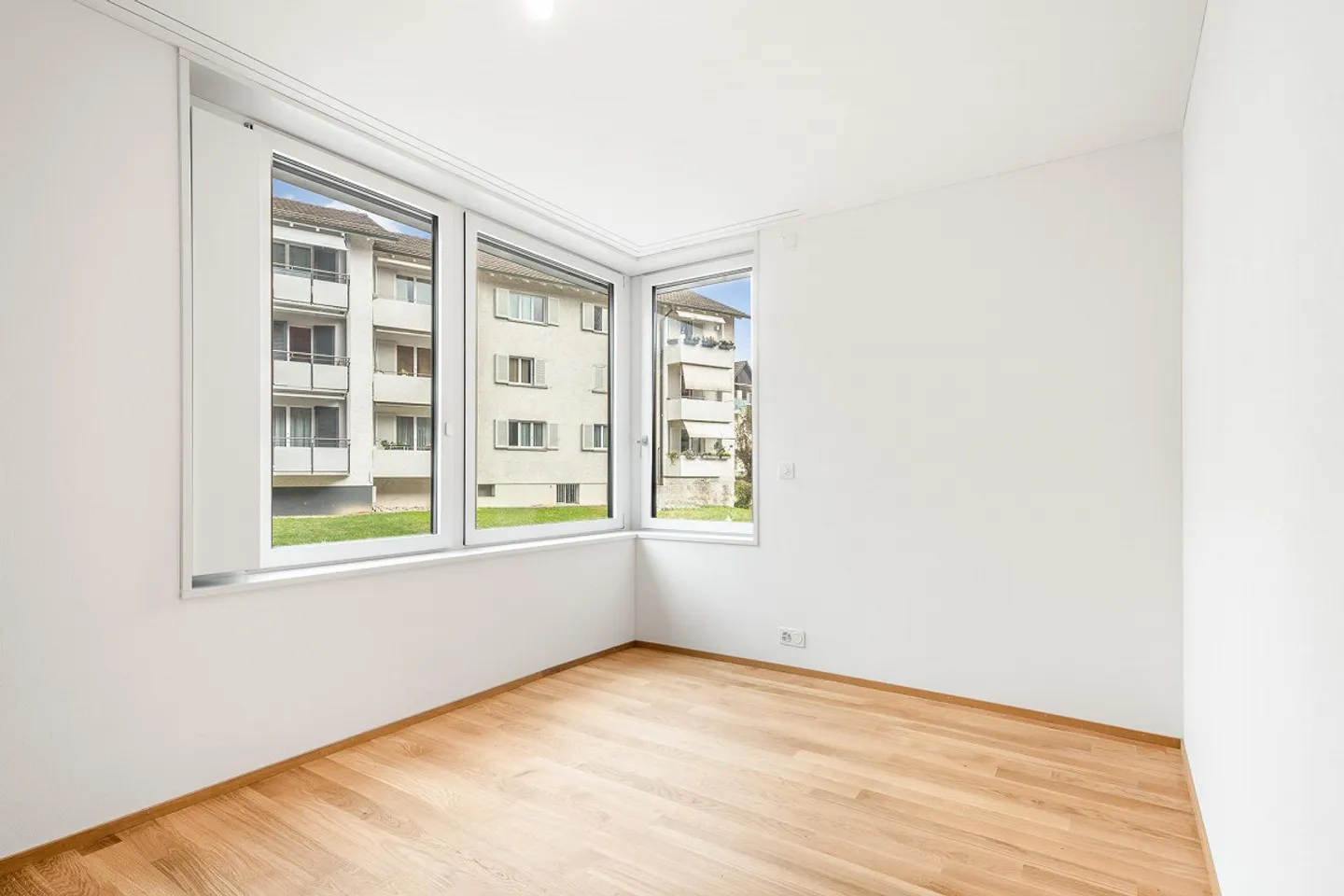 L'eleganza incontra la funzionalità: nuovo appartamento di 3,5 stanze a Bülach - Foto 4 di 8