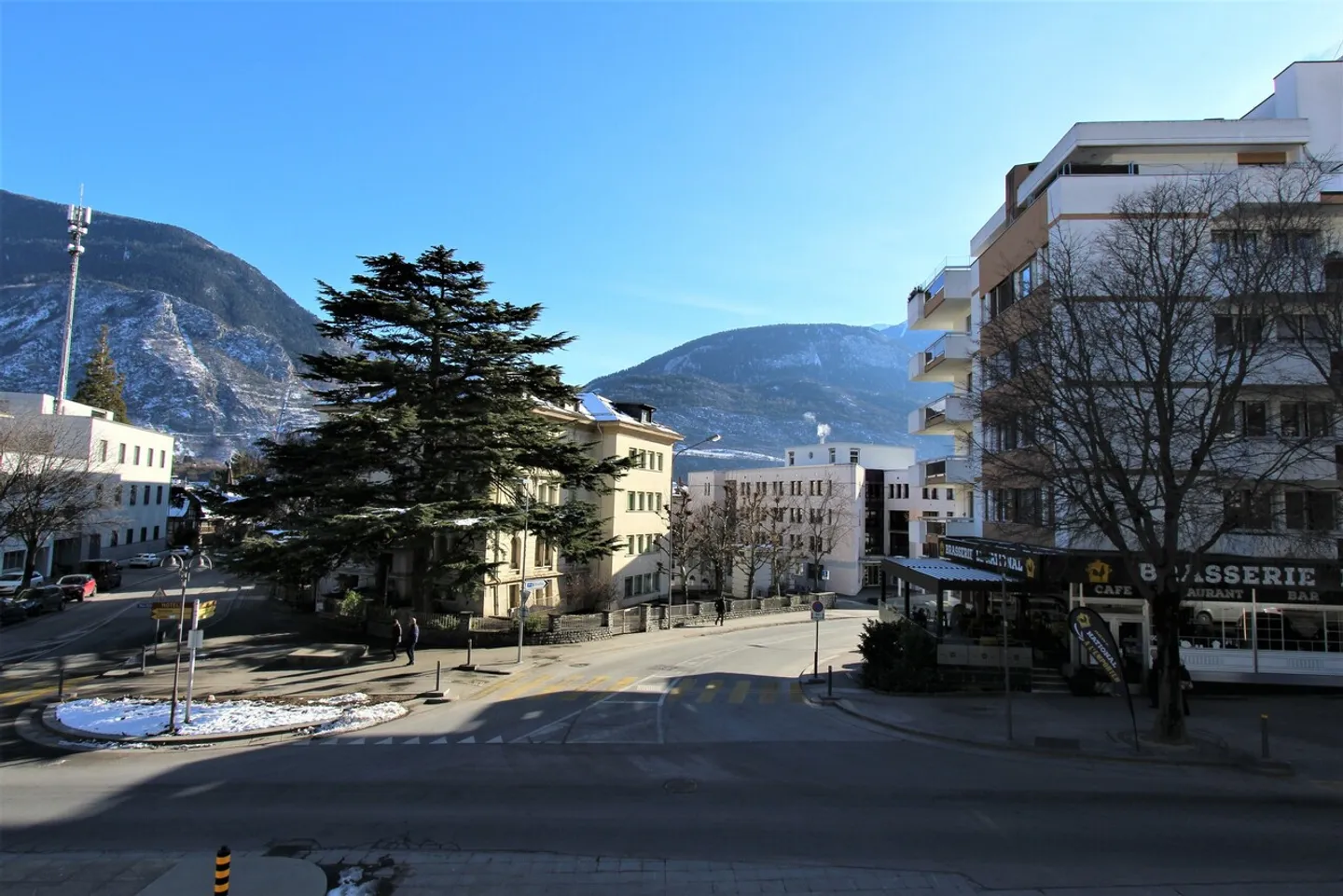 NICE 2.5-ROOM APARTMENT IN THE CENTER OF SIERRE - Photo 10 of 11