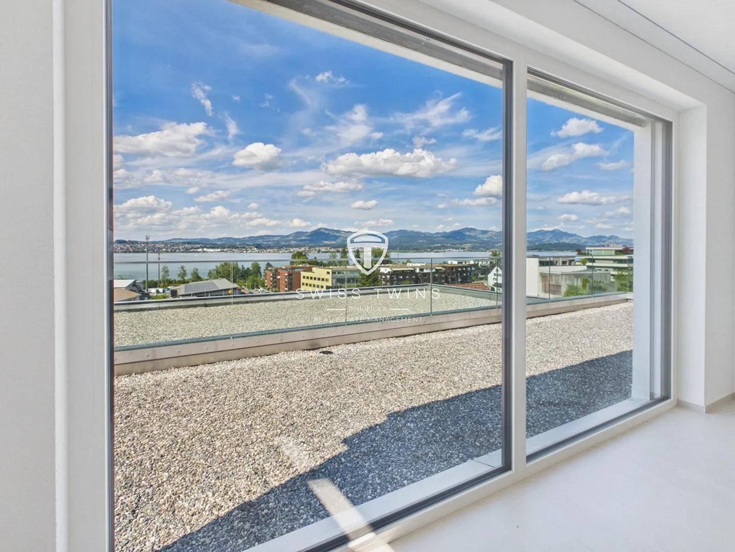 2.5-room new apartment with lake view in Altendorf - Photo 2 of 7