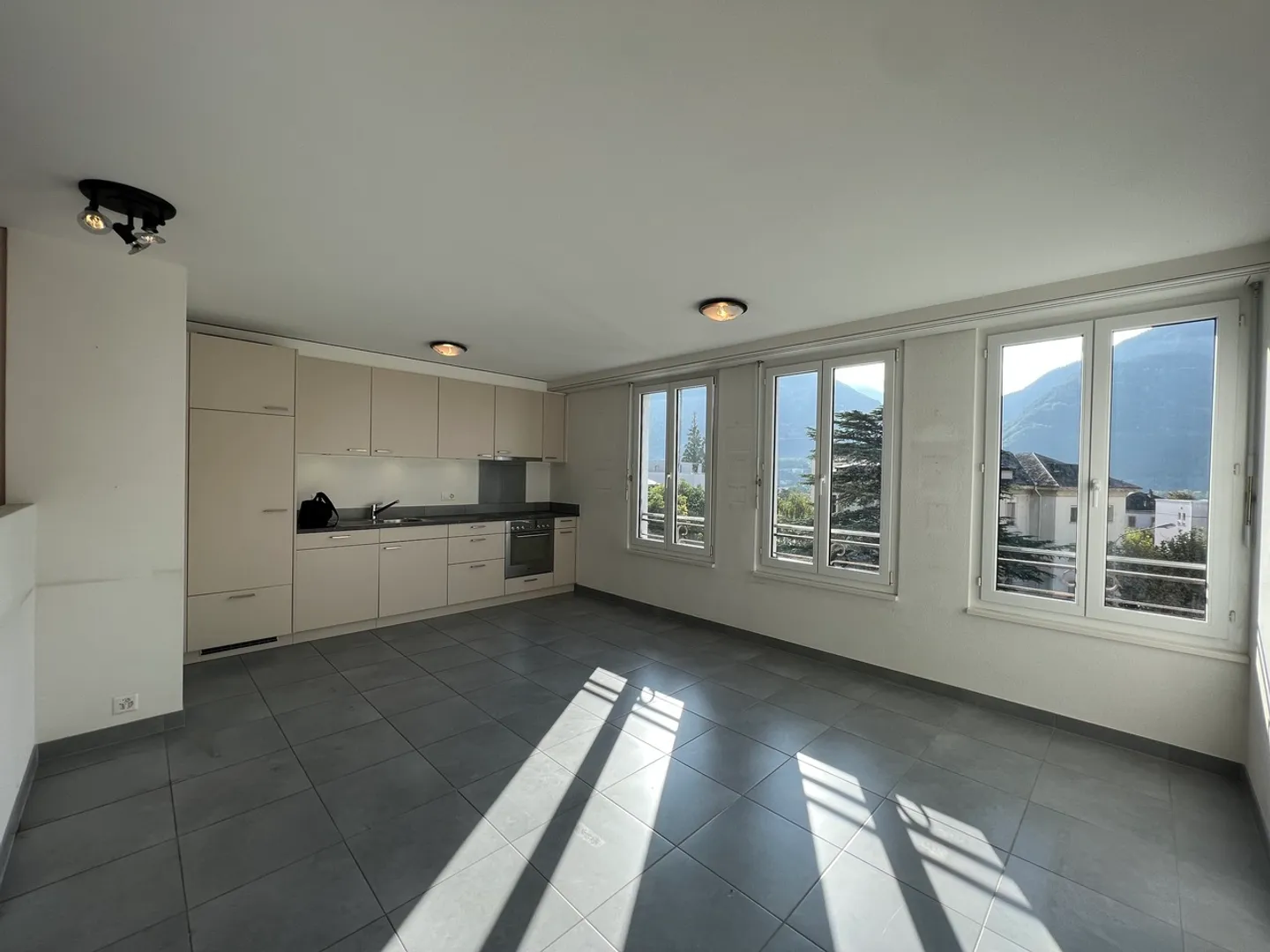 NICE 2.5-ROOM APARTMENT IN THE CENTER OF SIERRE - Photo 11 of 11