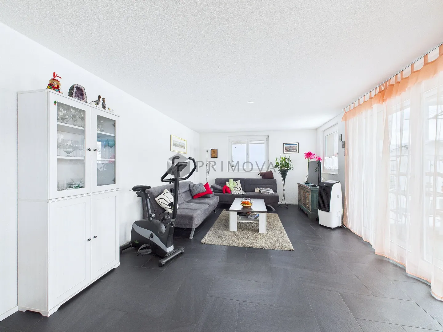 Modernes Design trifft Emmentaler Idylle: Top-Wohnung zu verkaufen - Foto 3 von 7