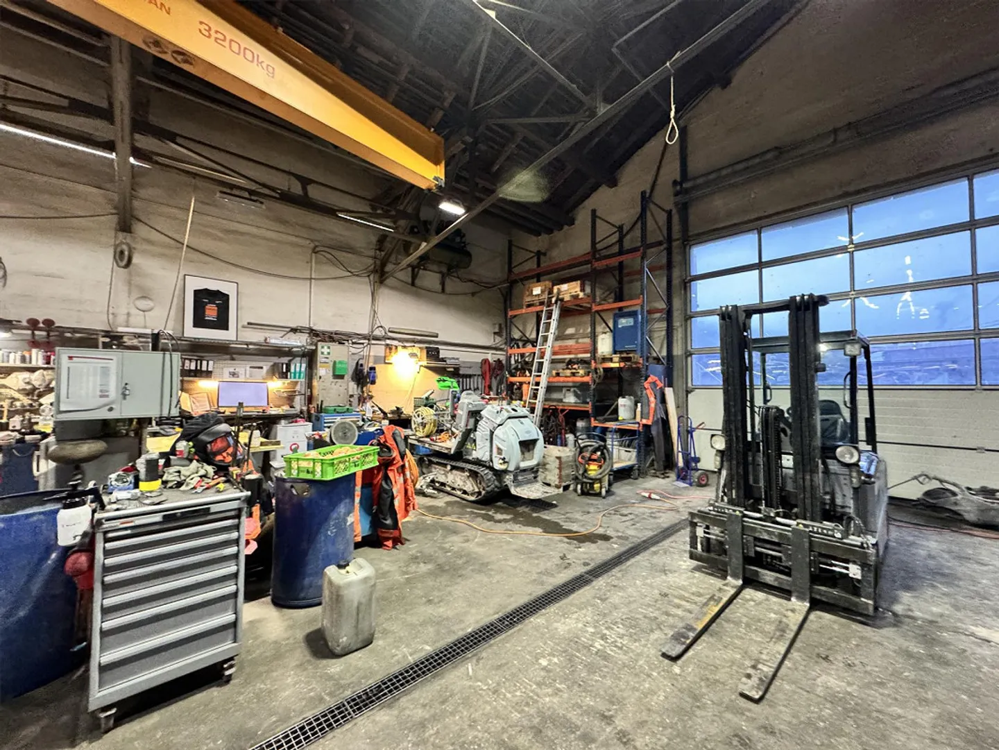 Hall de stockage pratique au rez-de-chaussée - Accès direct - Photo 3 sur 4