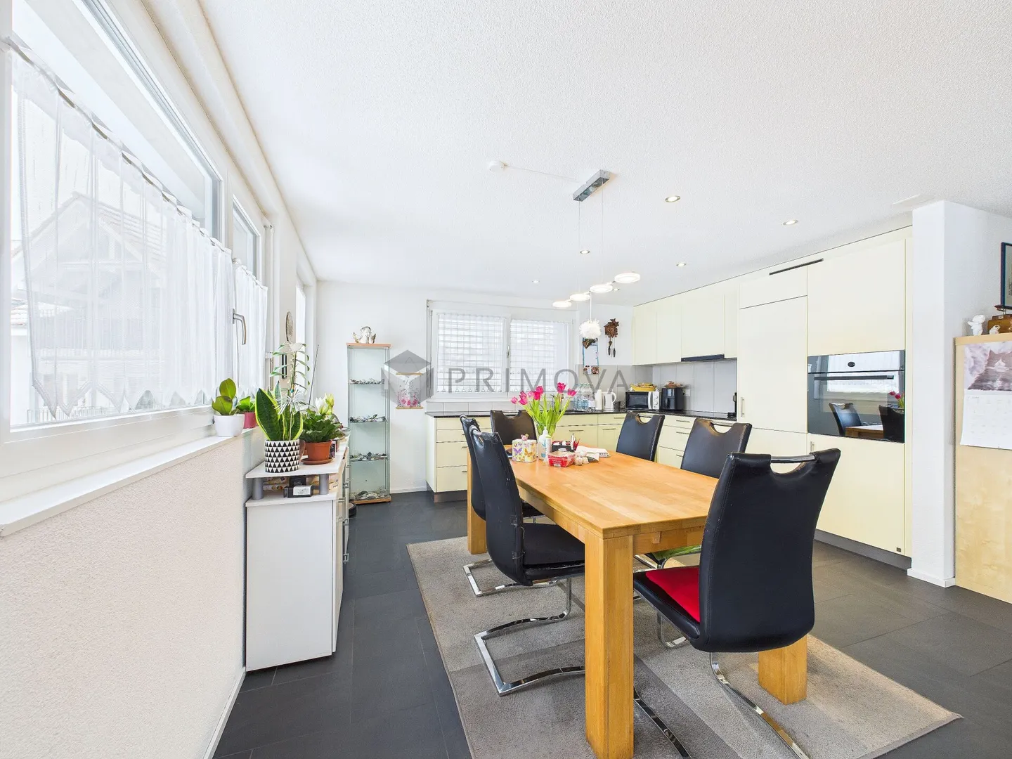 Modernes Design trifft Emmentaler Idylle: Top-Wohnung zu verkaufen - Foto 1 von 7