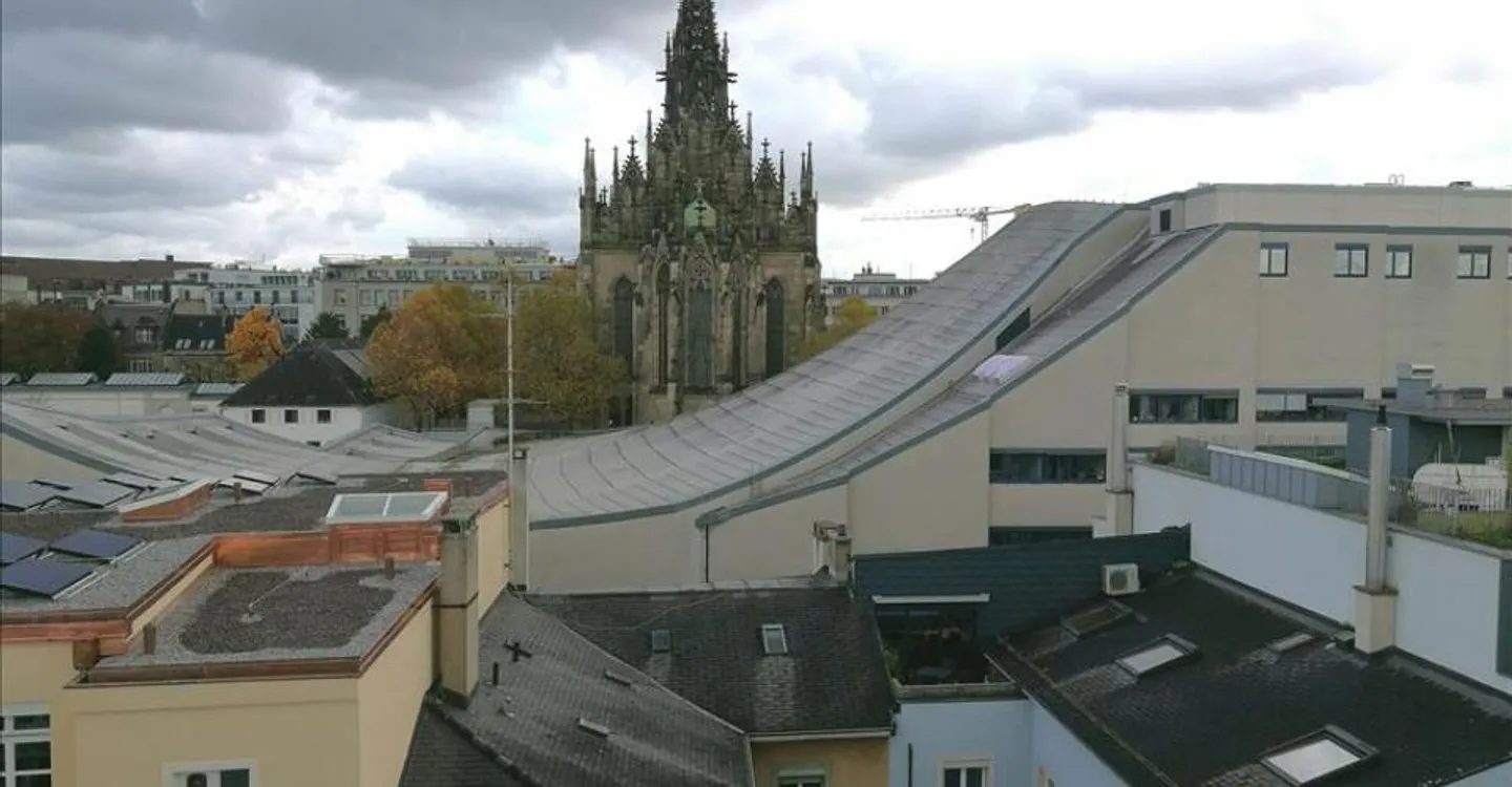 Stadtwohnung mit Blick auf die Kirche - Foto 5 von 6