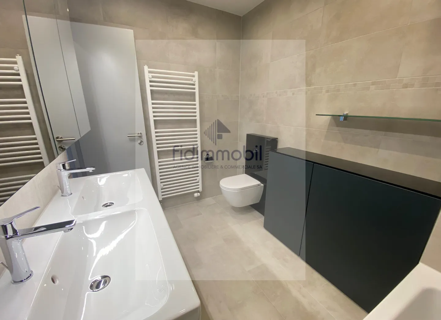 APPARTAMENTO COMPLETAMENTE RISTRUTTURATO CON VISTA IMPAREGGIABILE SUL LAGO - Foto 7 di 10