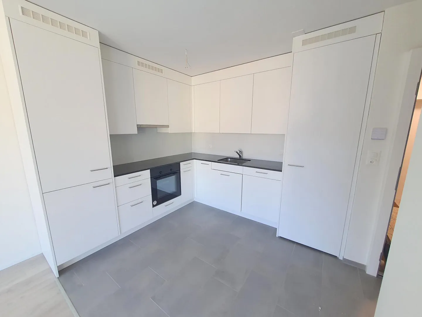 Renovated 2-room apartment in the St. Johann district - Photo 1 of 6