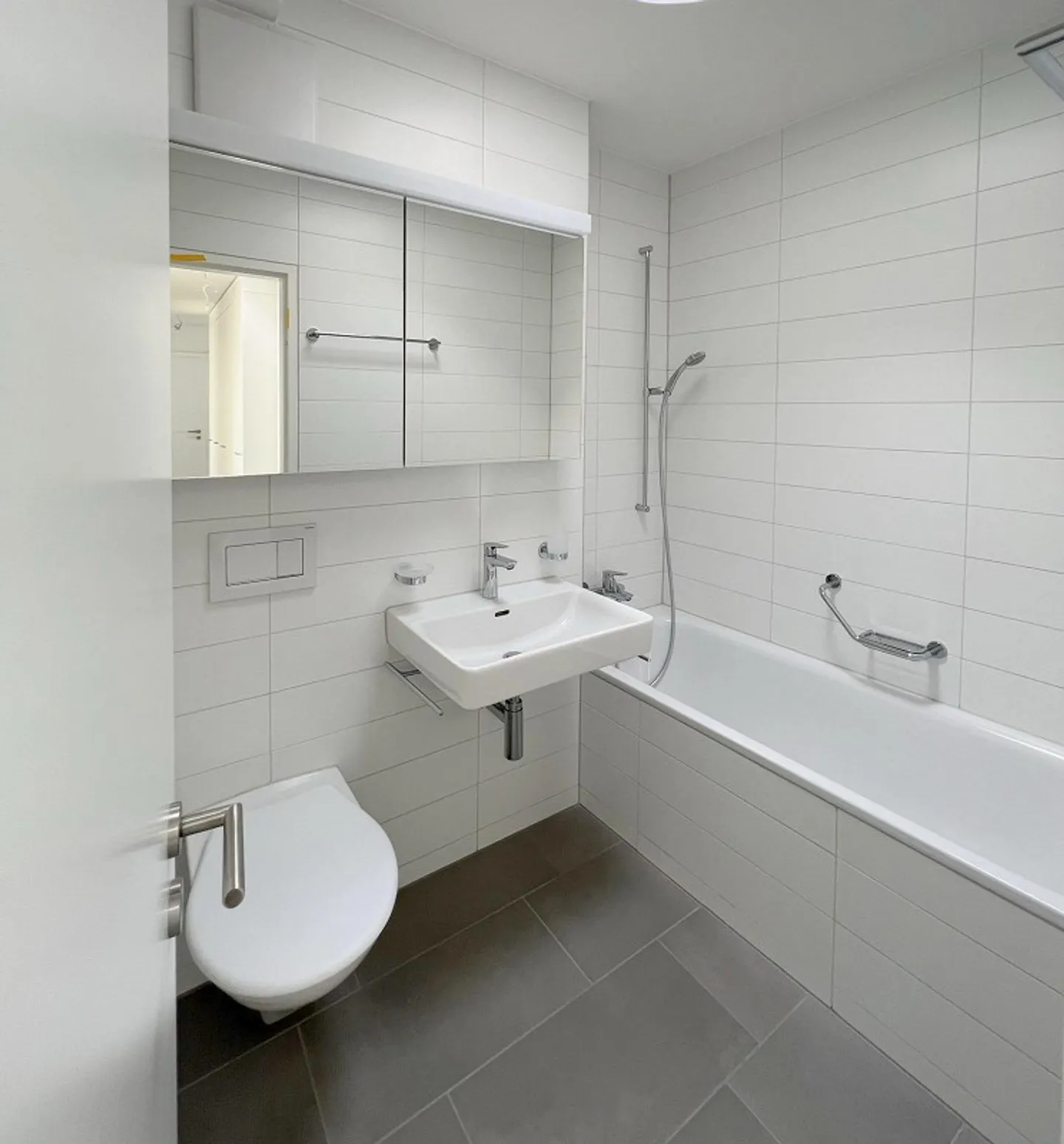 Renovated 2-room apartment in the St. Johann district - Photo 3 of 6