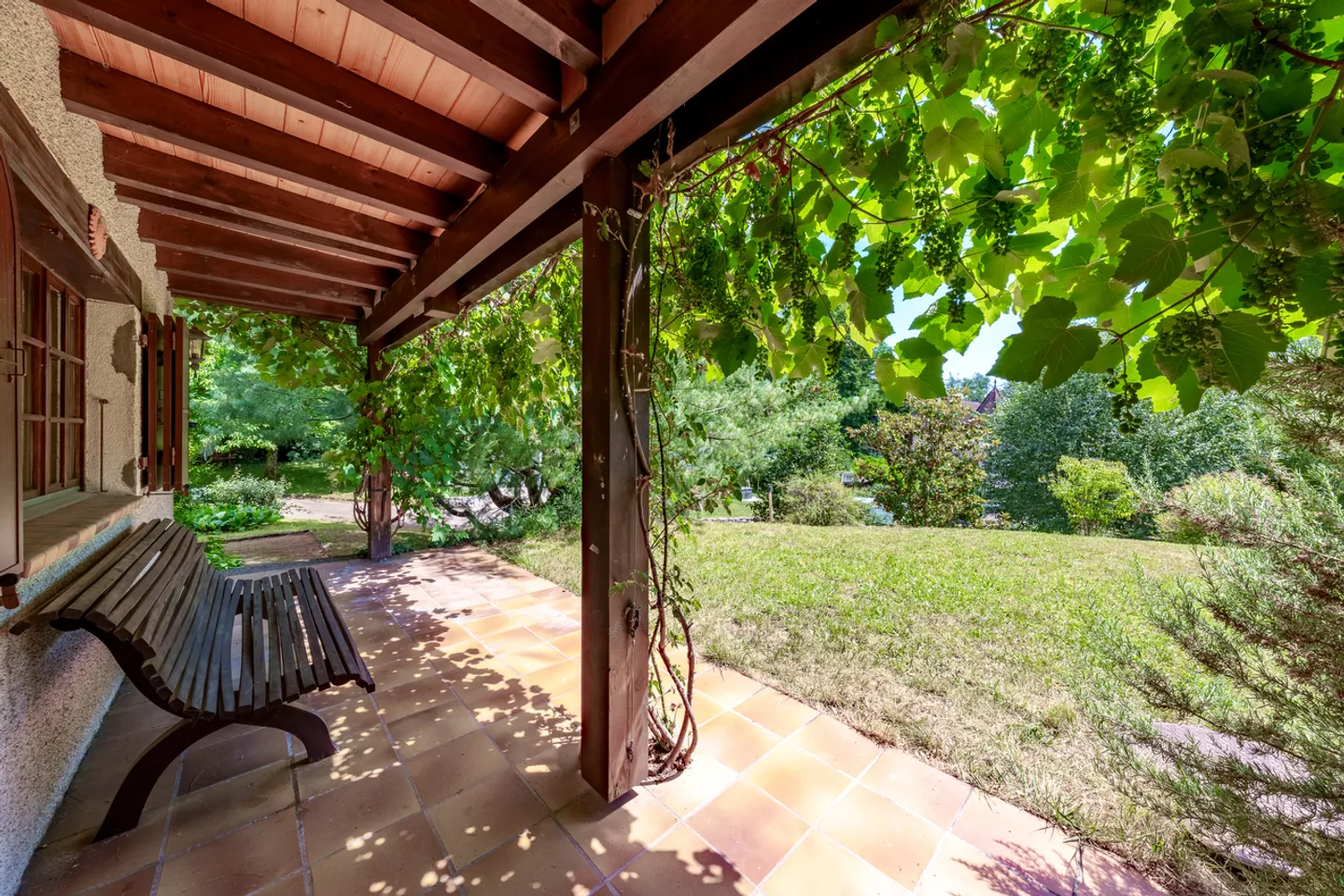 Detached house on large plot with a view of the lake - Photo 2 of 13