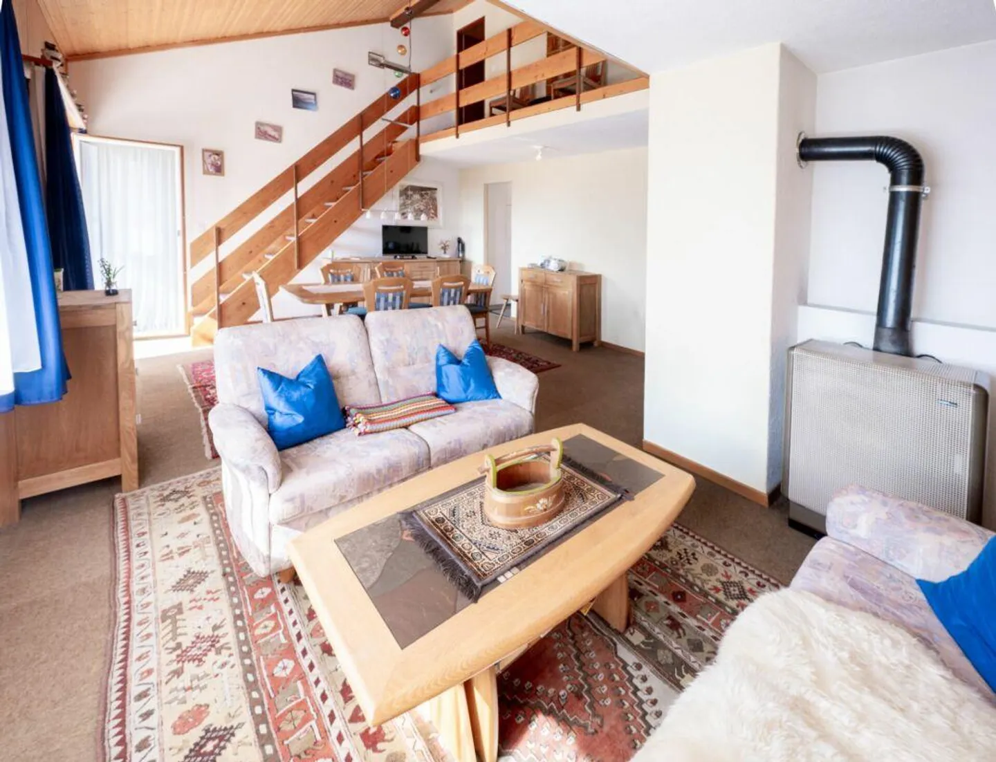 Alpine Retreat with a View - Photo 3 of 8