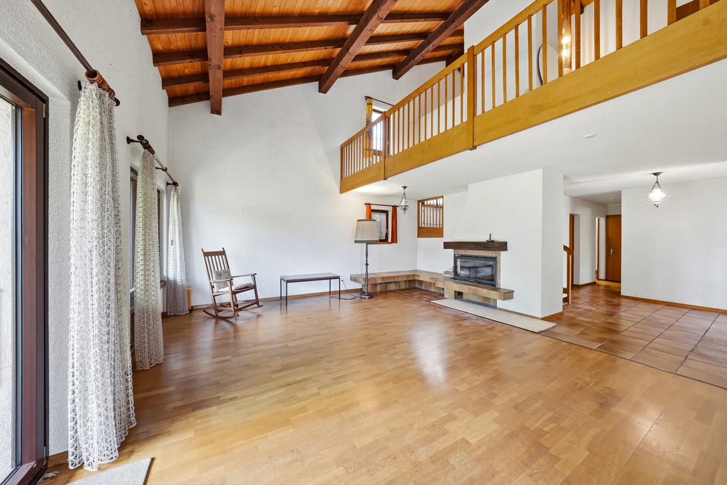 Detached house on large plot with a view of the lake - Photo 4 of 13