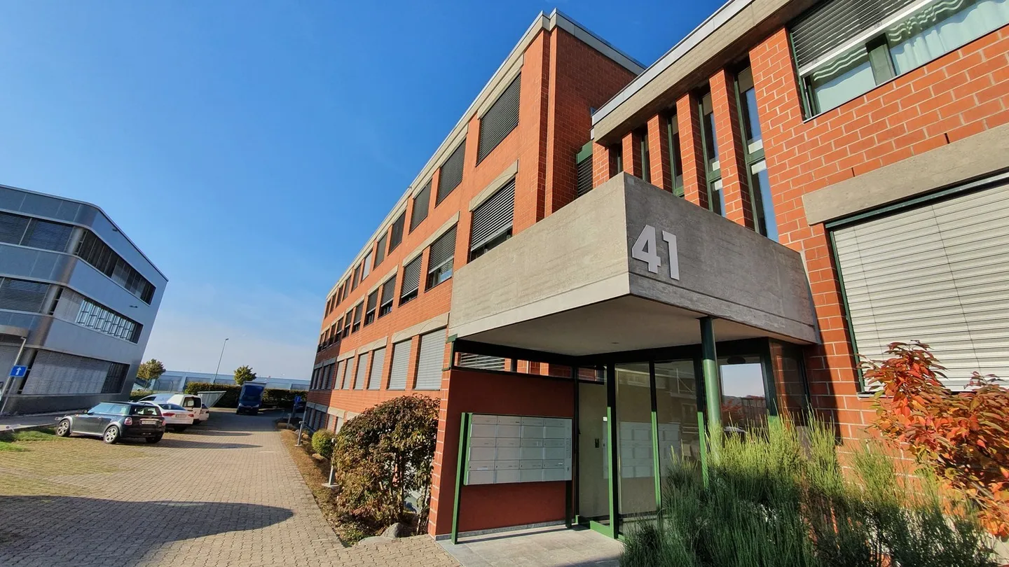 Spazi per uffici attraenti – Migliore posizione vicino all'aeroporto - Foto 1 di 14