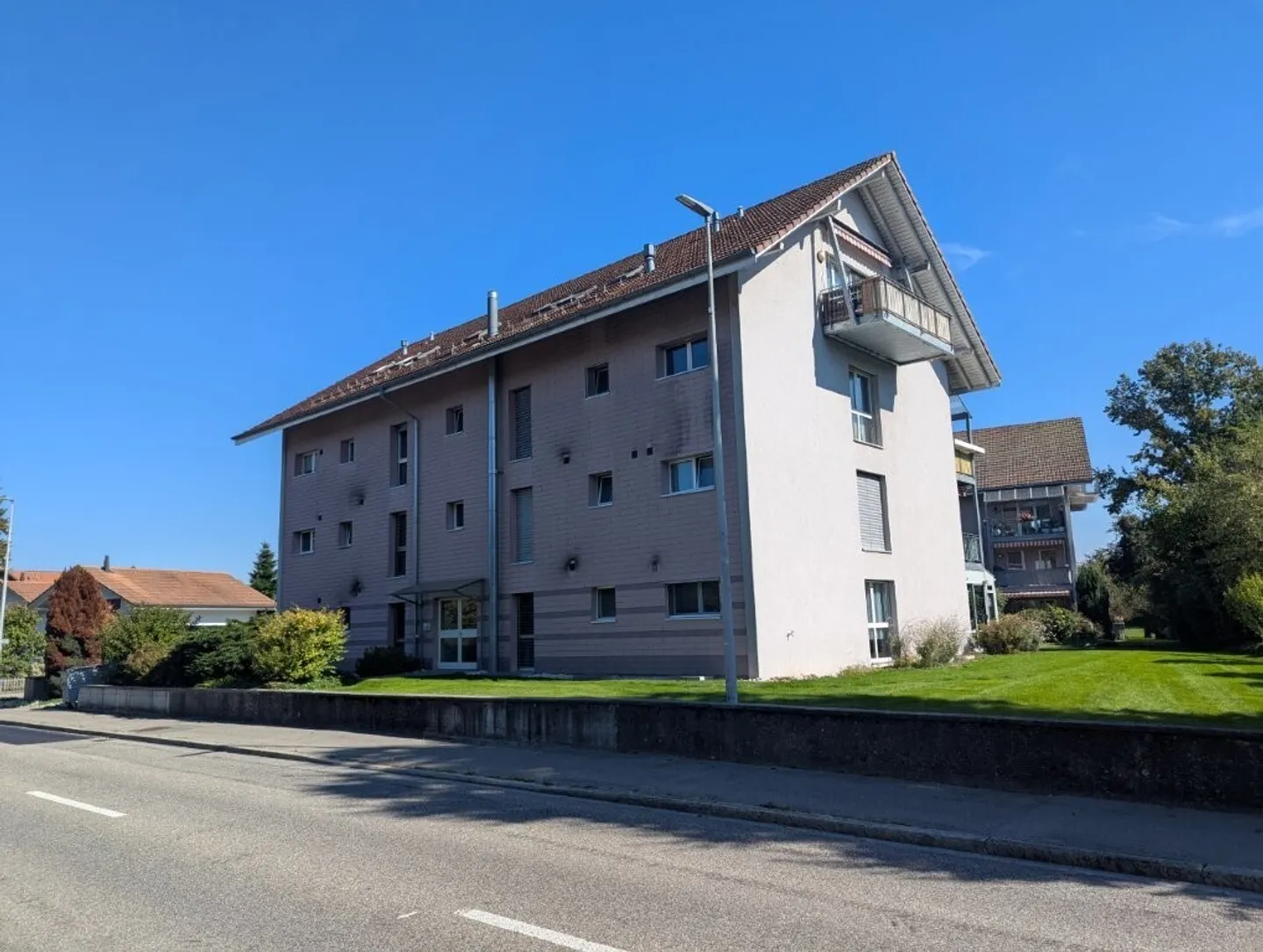 Appartamento ben tenuto di 4,5 locali al margine del villaggio - Foto 1 di 9