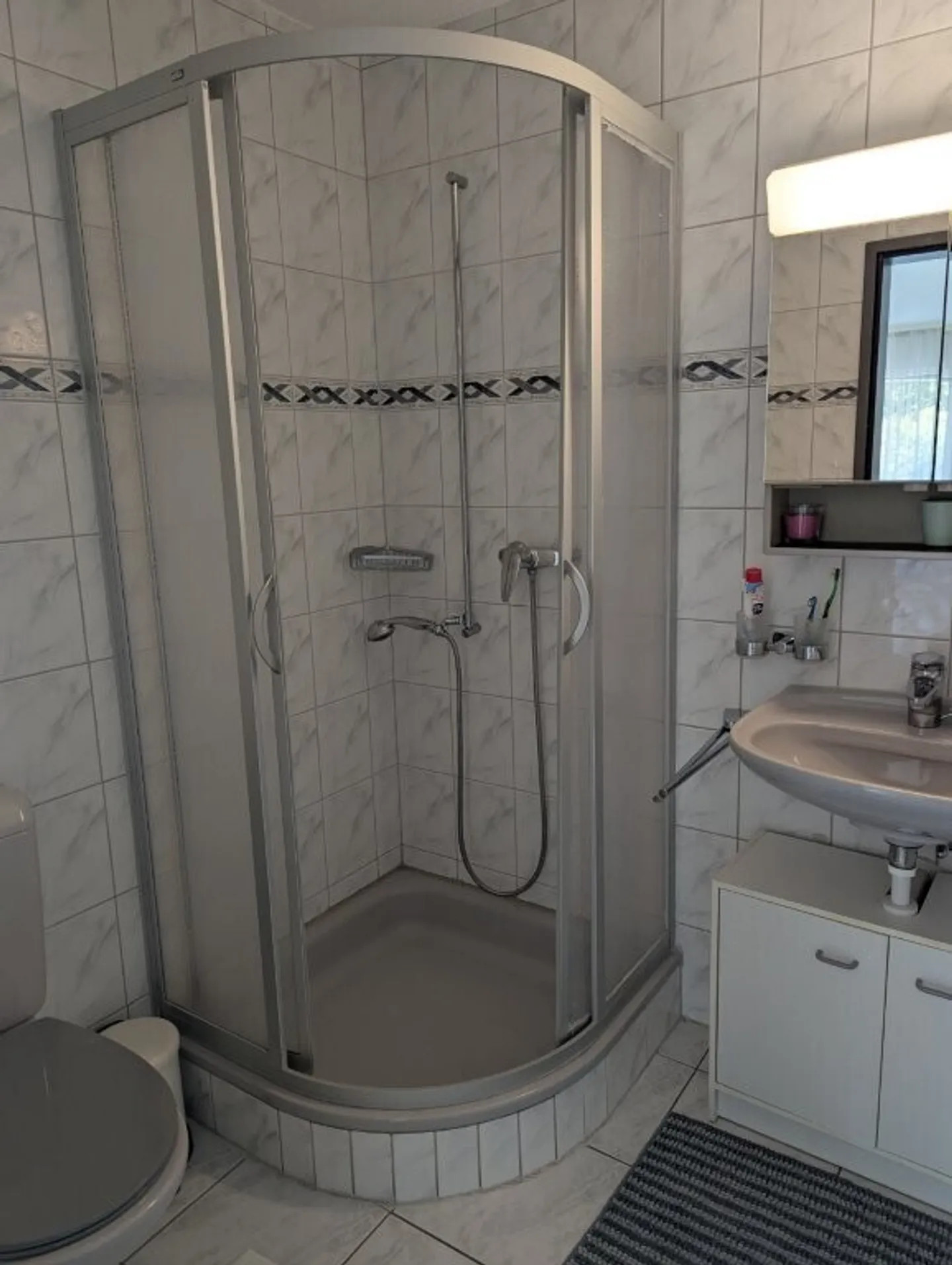 Appartamento ben tenuto di 4,5 locali al margine del villaggio - Foto 7 di 9