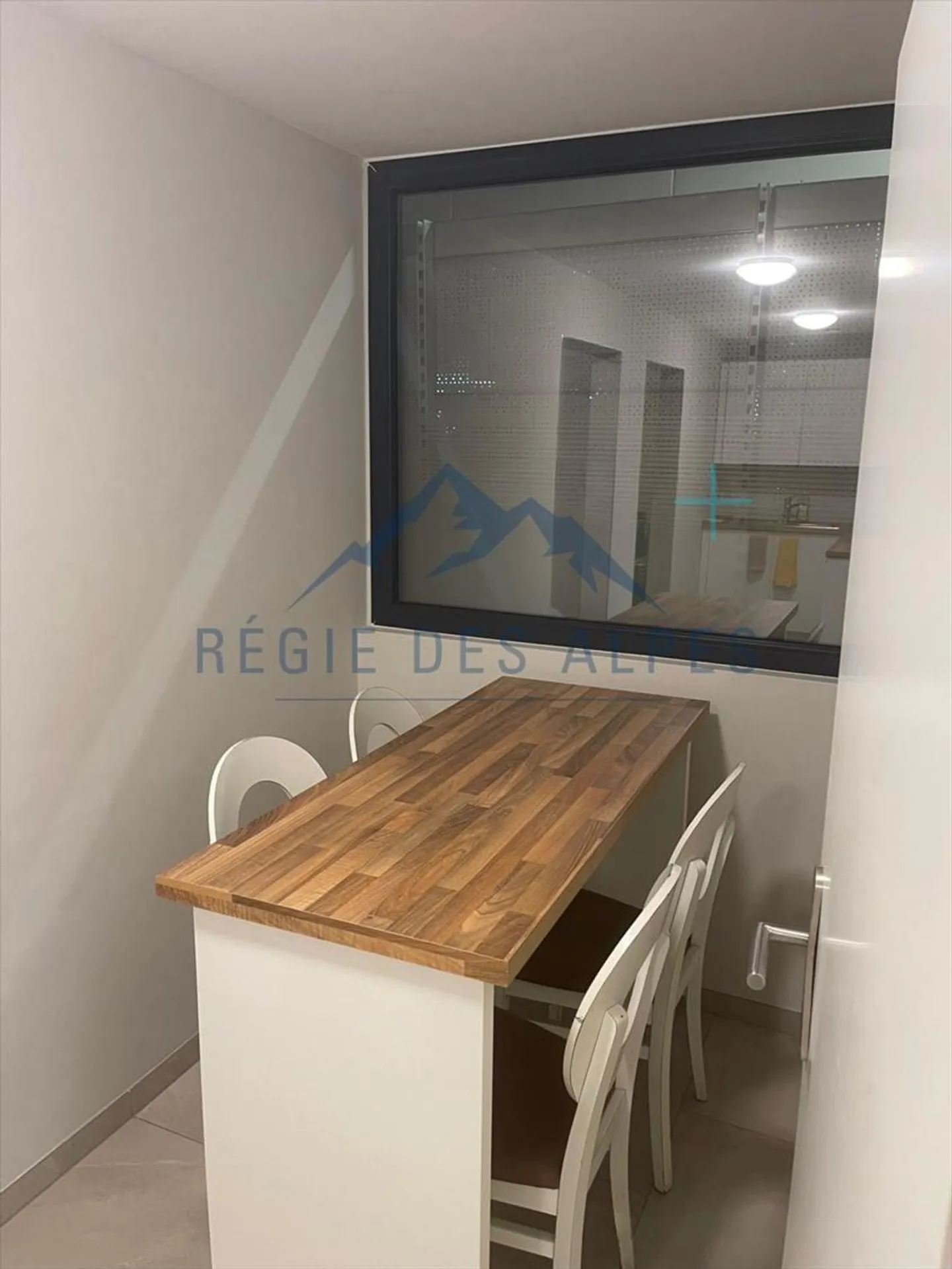 Office and warehouse in a new building in an industrial zone - Photo 6 of 8