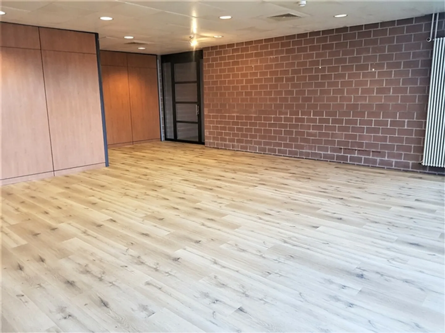 Bureau/Chambre avec Cuisine et Terrasse - Location Flexible Possible - Photo 2 sur 9