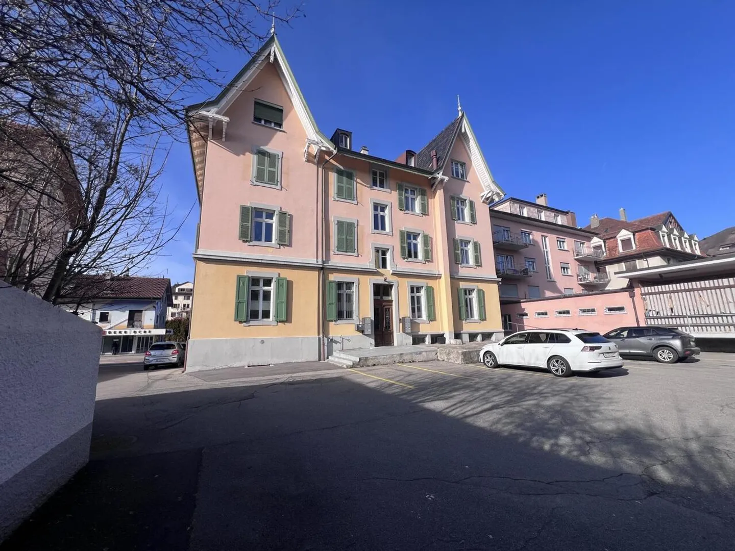 Appartement charmant de 4,5 pièces rénové avec garage - Photo 2 sur 10