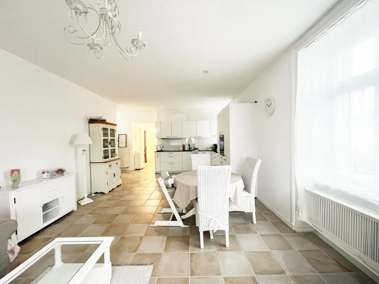 Appartement charmant de 4,5 pièces rénové avec garage - Photo 5 sur 10