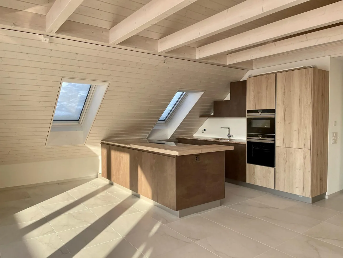 Moderne 3½ Zimmer Attique - Foto 2 von 15