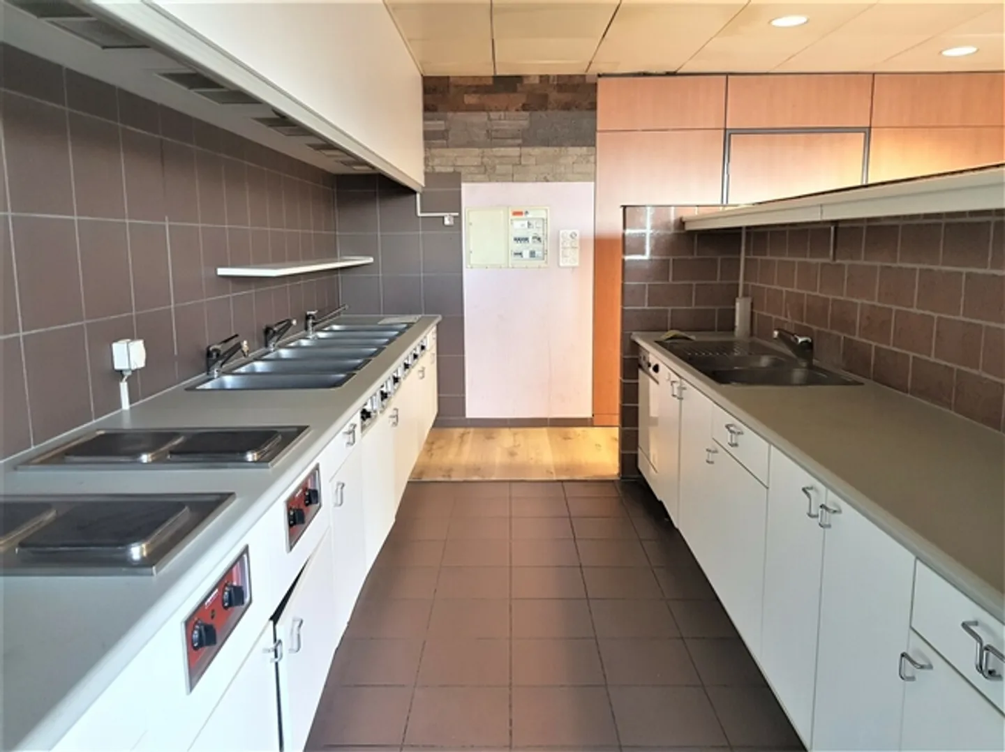 Bureau/Chambre avec Cuisine et Terrasse - Location Flexible Possible - Photo 6 sur 9