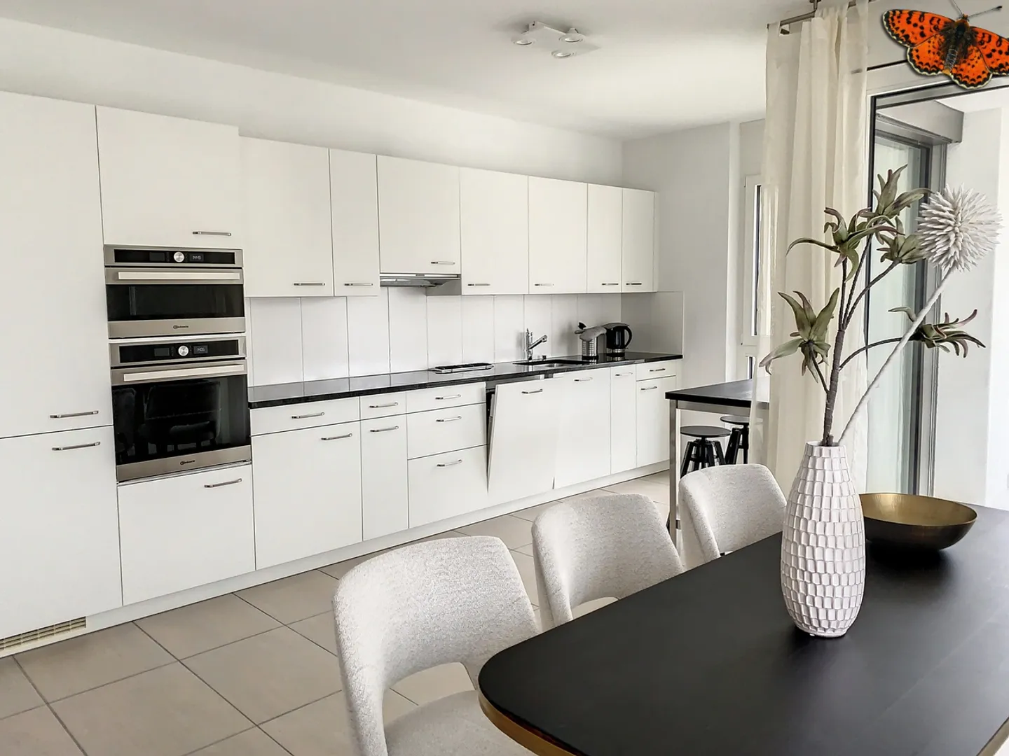 3 ½ ROOMS - Furnished, just steps from the train station! - Photo 3 of 13