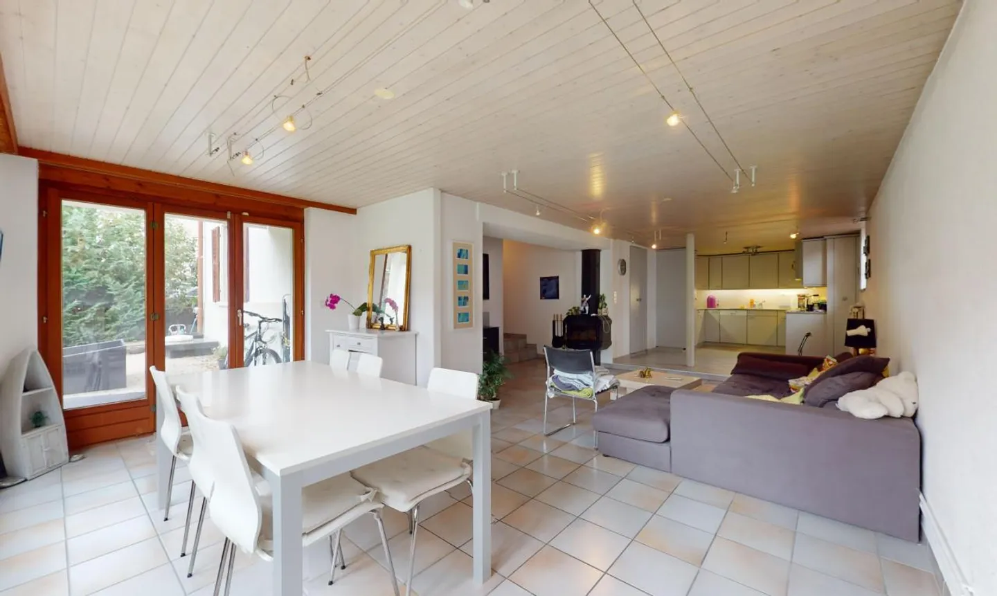 «Immeuble de rendement | 13 garages | et Terrain constructible !» - Photo 3 sur 13