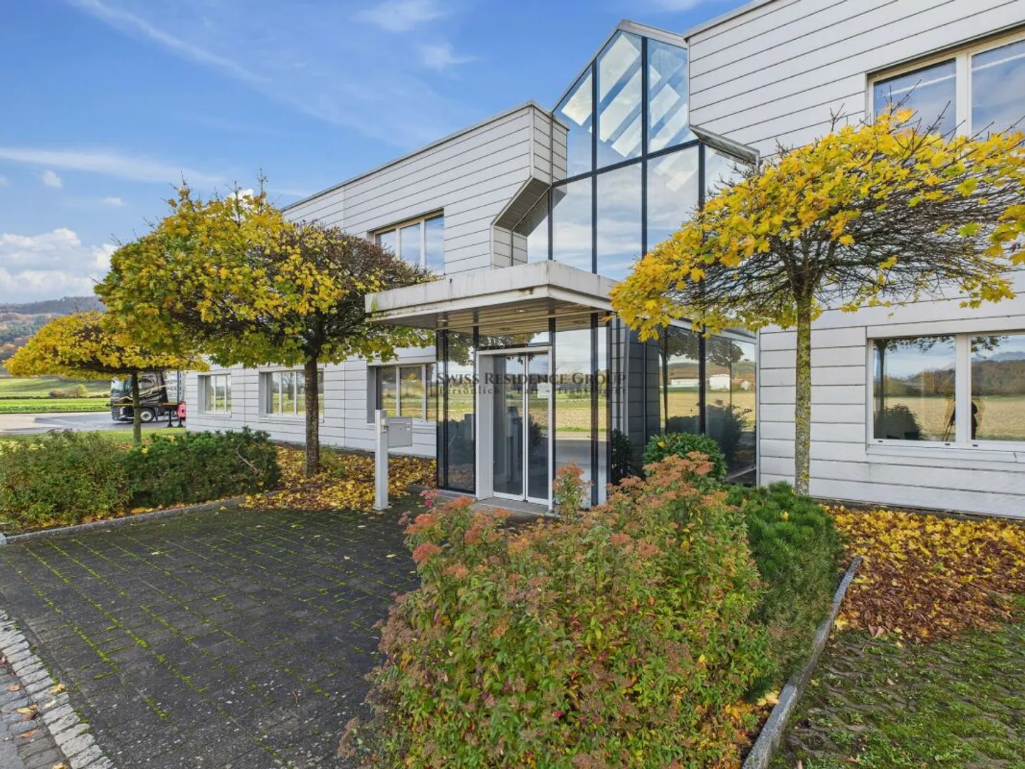 Investir près de la frontière : complexe de bureaux et industriel dans un emplacement stratégique de premier choix ! - Photo 2 sur 44