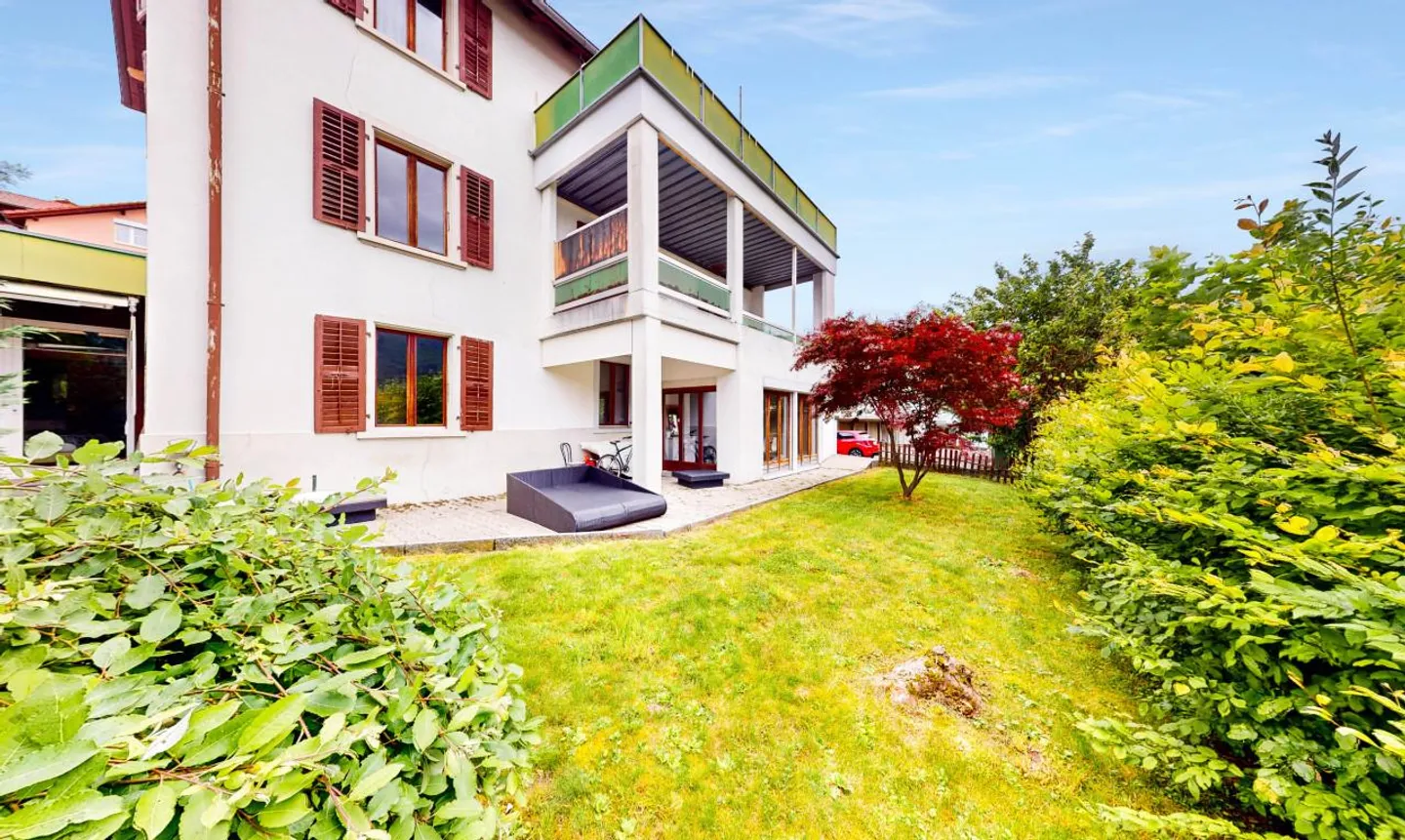 «Immeuble de rendement | 13 garages | et Terrain constructible !» - Photo 1 sur 13