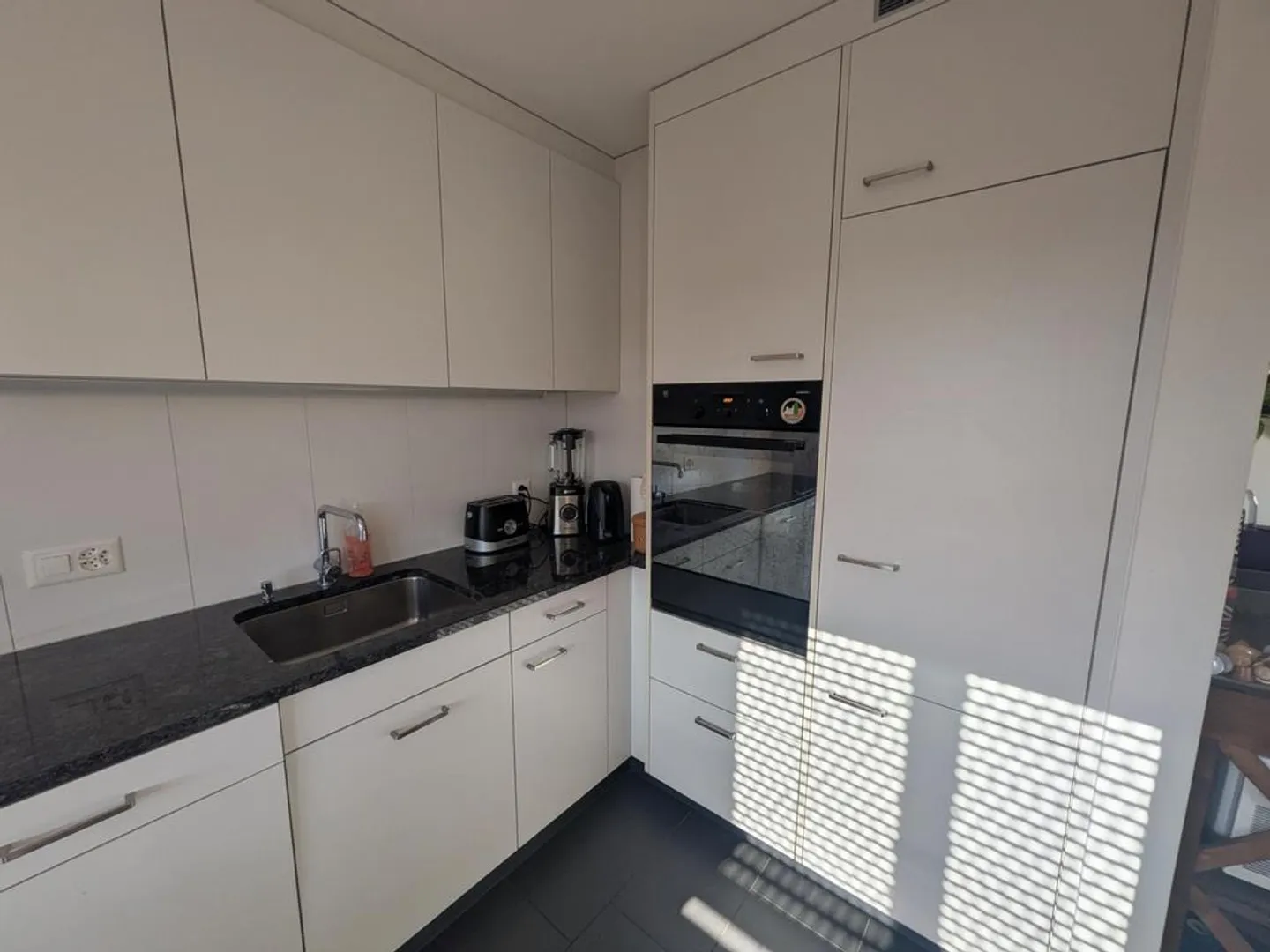 3.5 room apartment in a central location - Photo 3 of 7