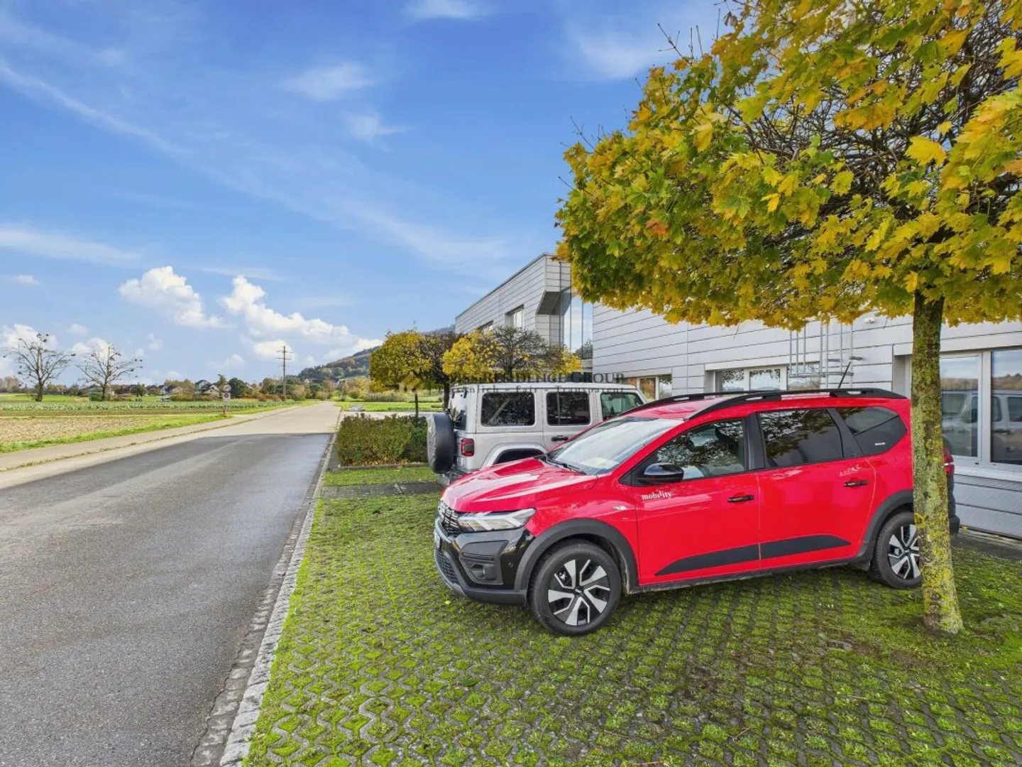 Investir près de la frontière : complexe de bureaux et industriel dans un emplacement stratégique de premier choix ! - Photo 4 sur 44