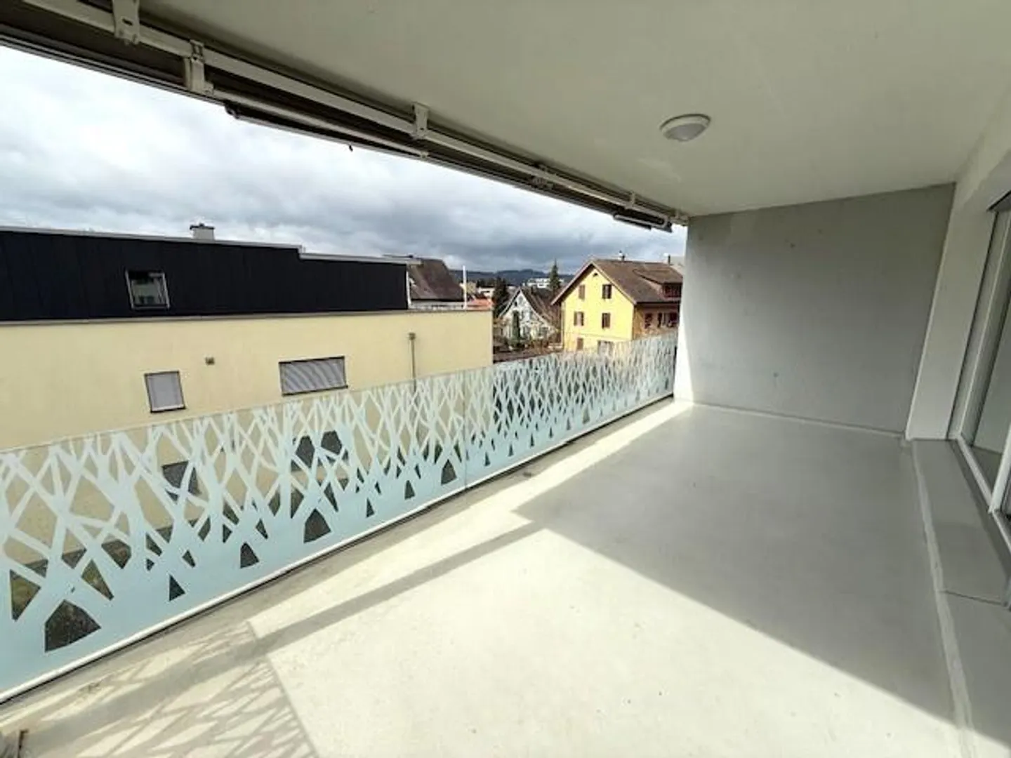 Moderno appartamento di 4,5 stanze con 2 balconi a Wohlen - Foto 2 di 9