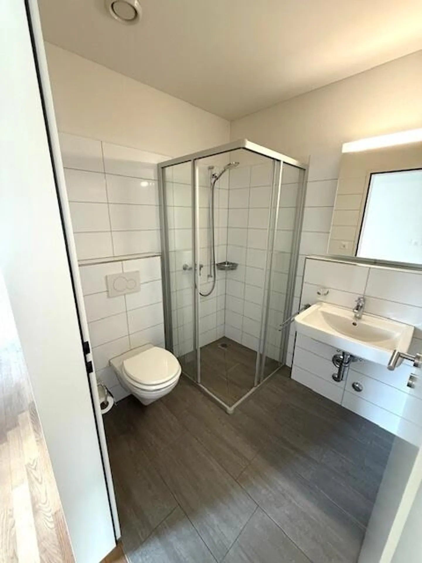Moderno appartamento di 4,5 stanze con 2 balconi a Wohlen - Foto 8 di 9