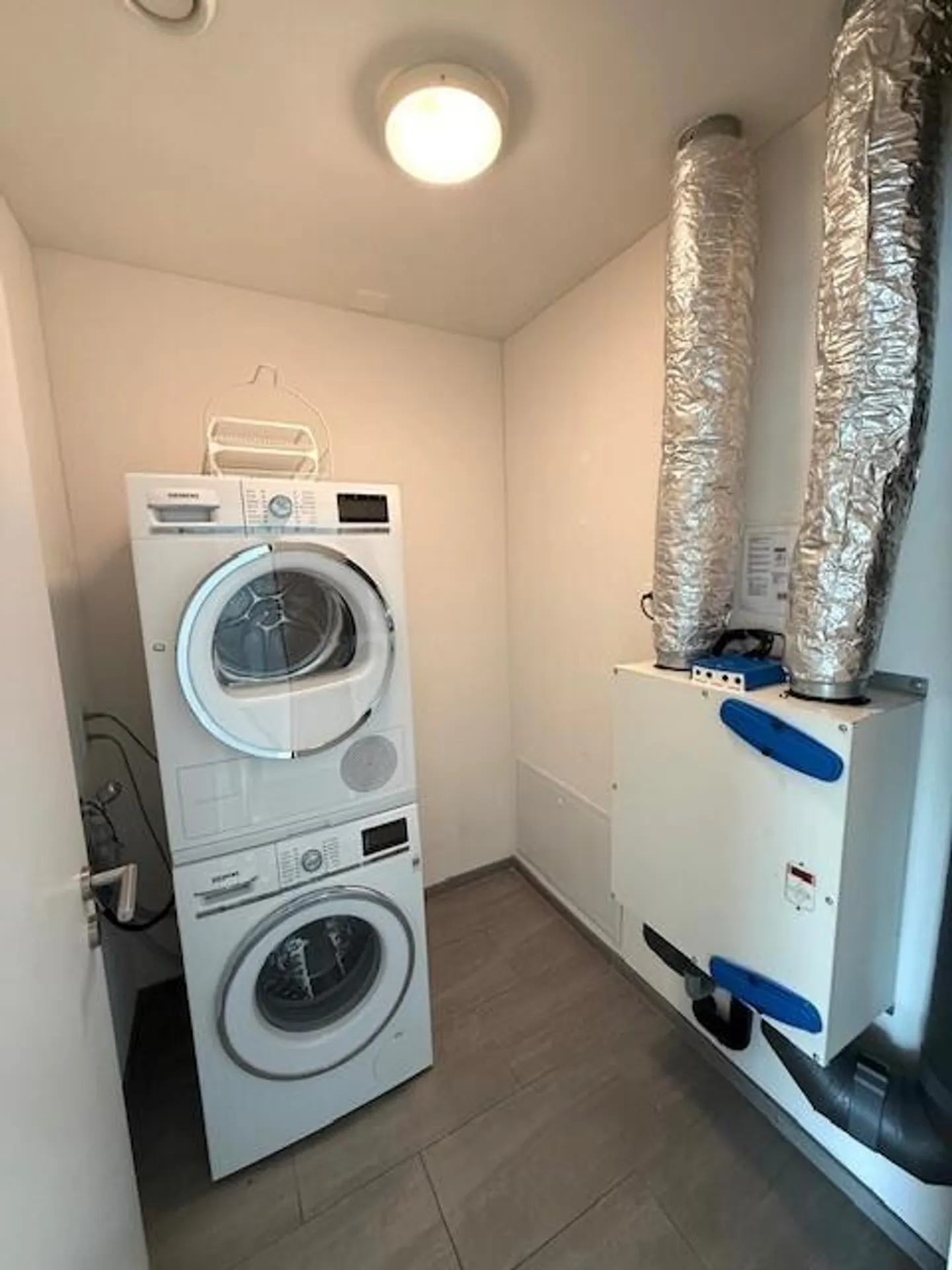 Moderno appartamento di 4,5 stanze con 2 balconi a Wohlen - Foto 9 di 9