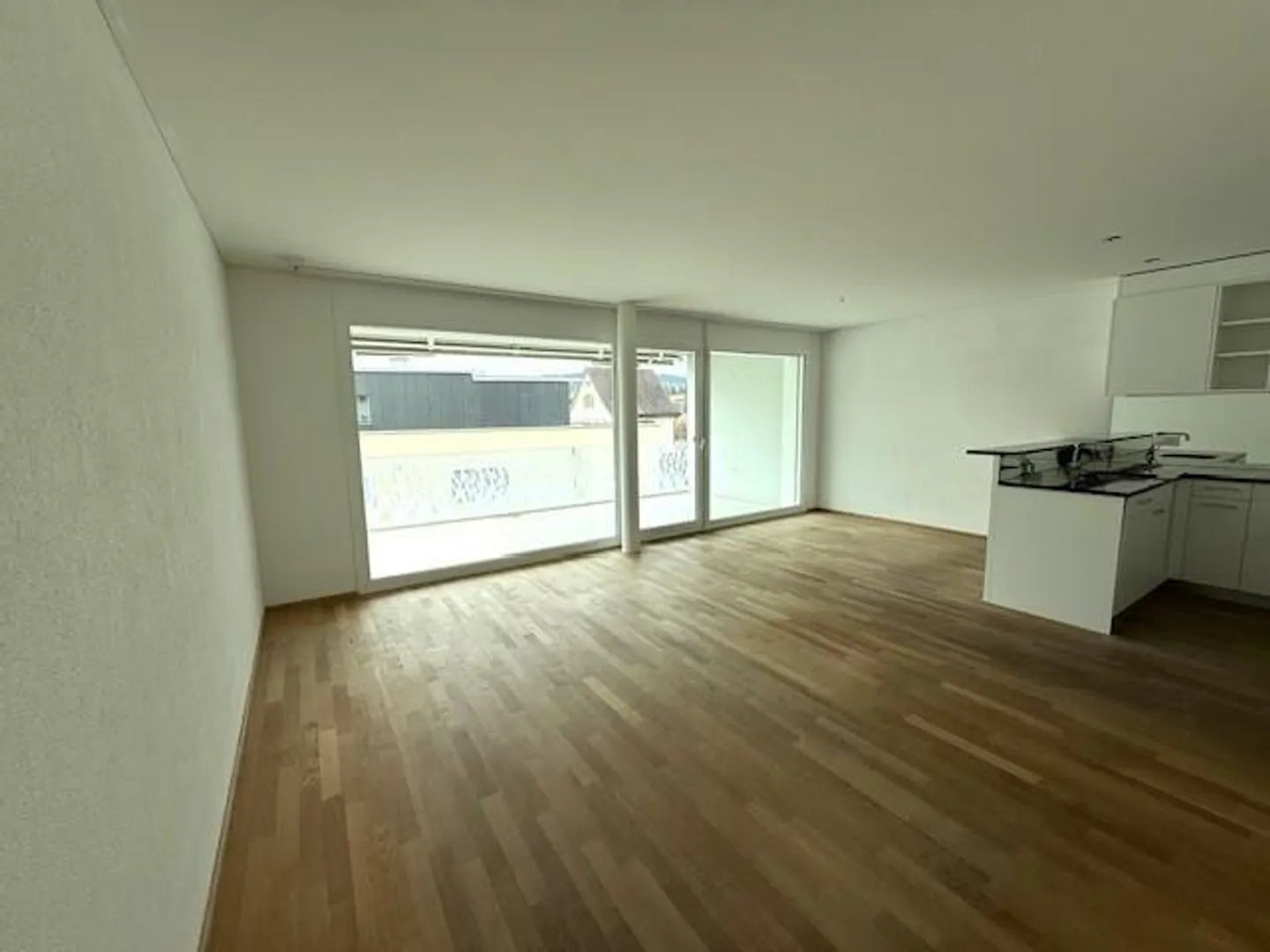 Moderno appartamento di 4,5 stanze con 2 balconi a Wohlen - Foto 4 di 9