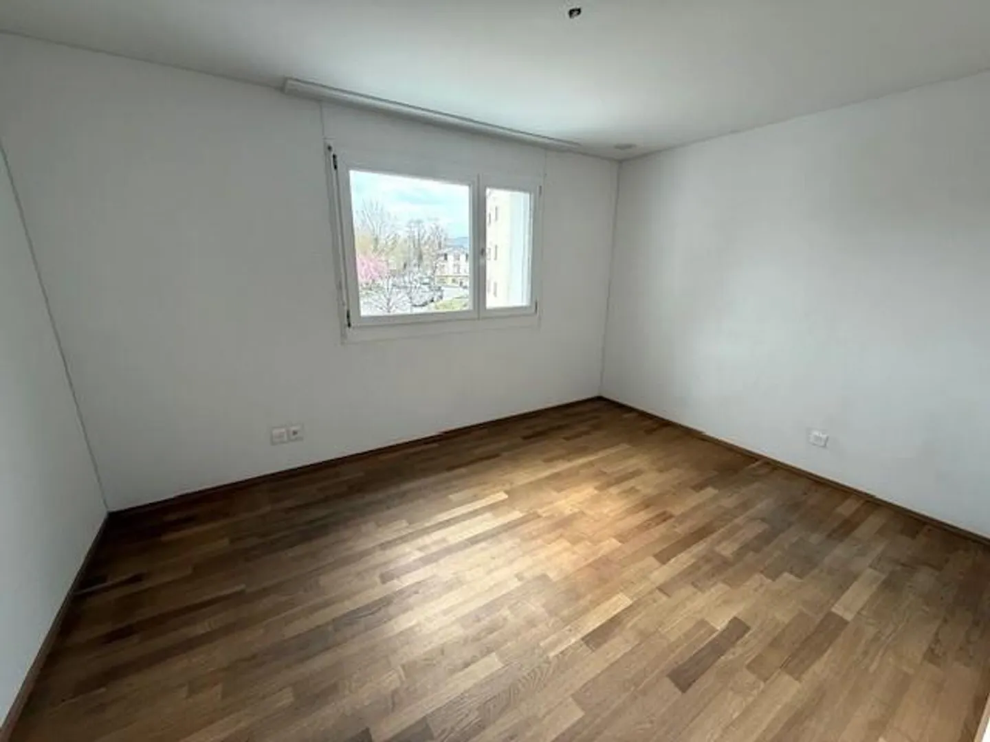 Moderno appartamento di 4,5 stanze con 2 balconi a Wohlen - Foto 5 di 9