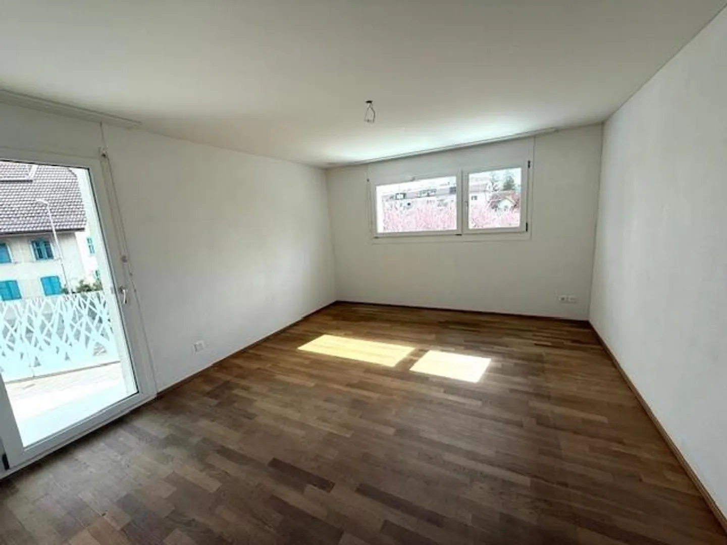 Moderno appartamento di 4,5 stanze con 2 balconi a Wohlen - Foto 6 di 9