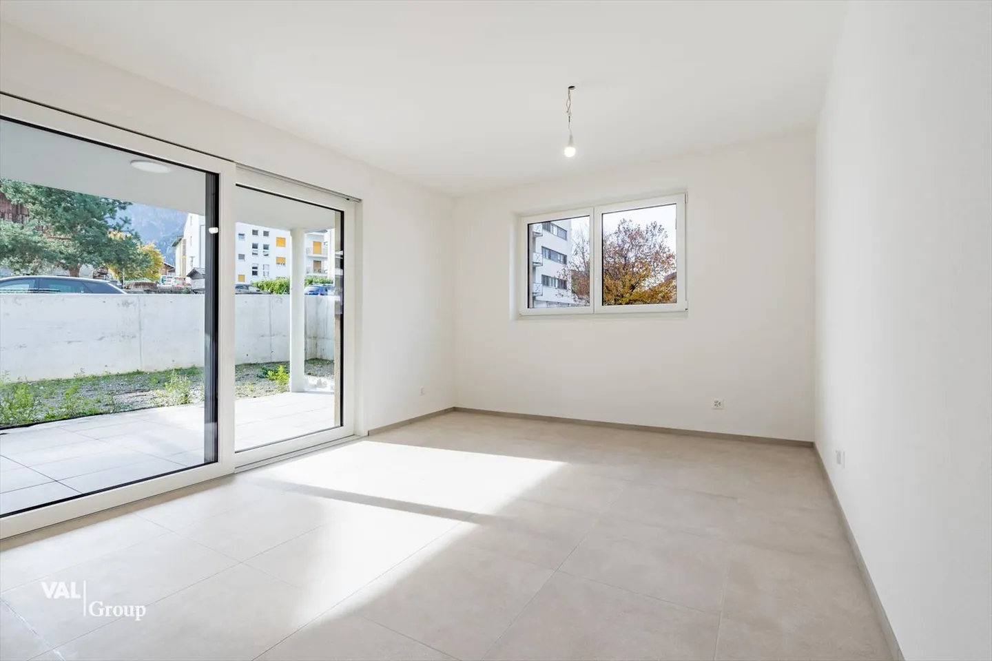 Spacious 2.5 Room Apartment with Generous Garden Area - Photo 2 of 12