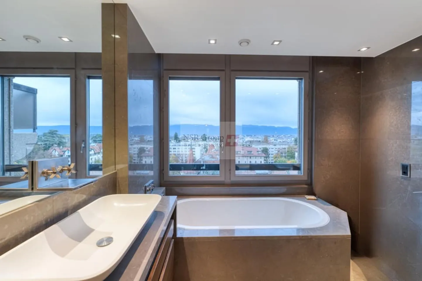 Miremont ? Beautiful renovated apartment with panoramic view at 270 - Exclusive - Photo 6 of 8