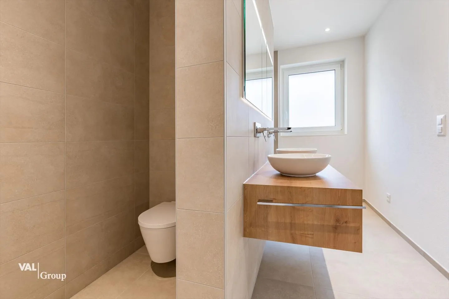 Spacious 2.5 Room Apartment with Generous Garden Area - Photo 7 of 12