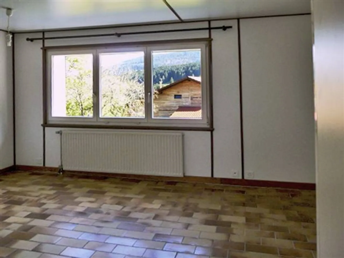 Make an offer for this building with 4 apartments, studio, with a small single-family house, 2 garages - Photo 10 of 13