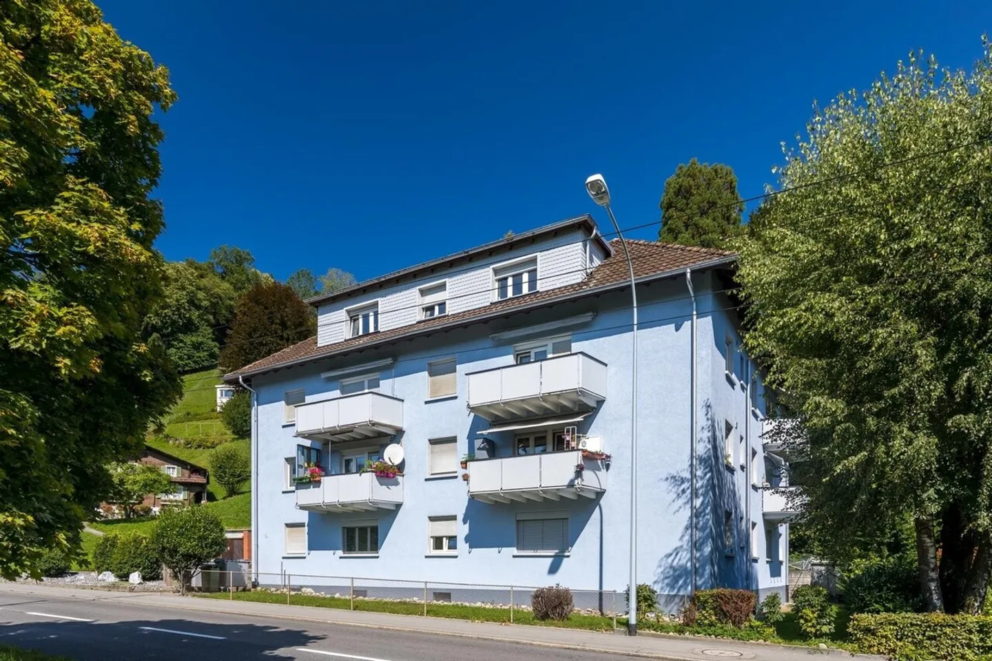 3-room apartment with a view of greenery - Photo 1 of 8