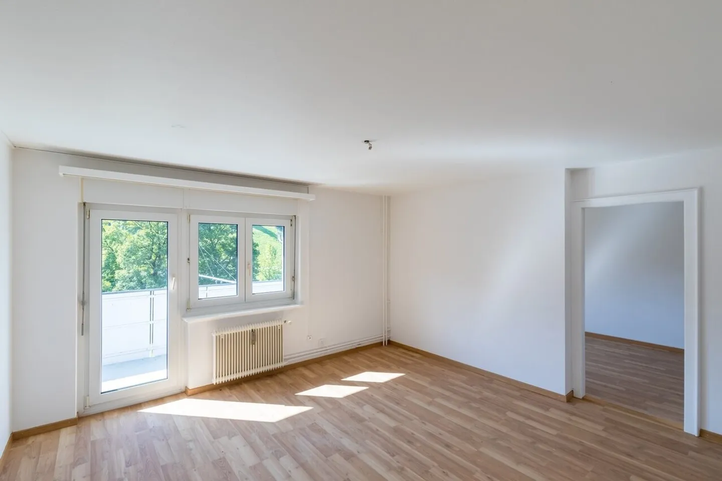 3-room apartment with a view of greenery - Photo 3 of 8