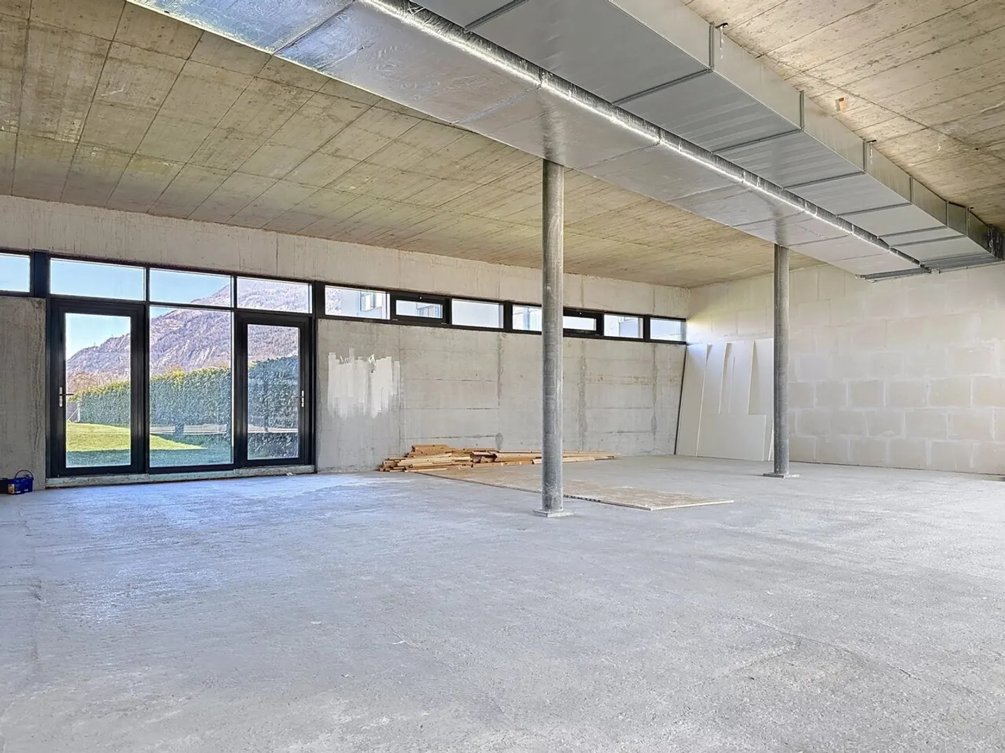 Commercial space for rent of 208.90 m2 in Saxon - Photo 3 of 5
