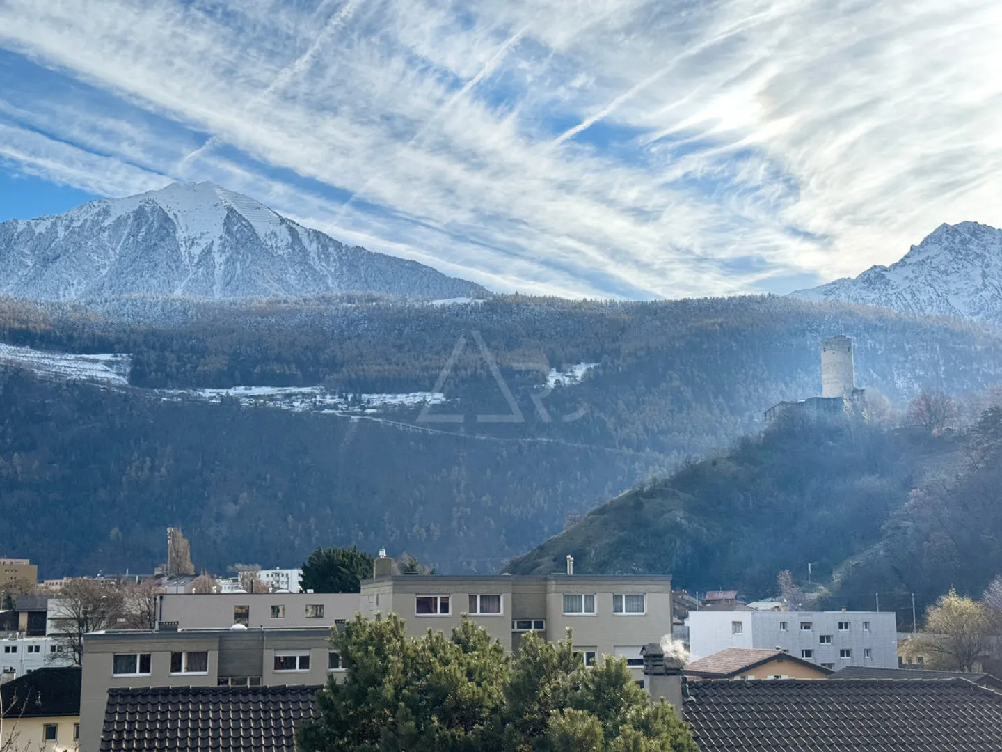 SUPERB 4.5 ZIMMER PENTHOUSE RENOVIERT MIT BALKON UND AUSSICHT IN MARTIGNY - Foto 1 von 6