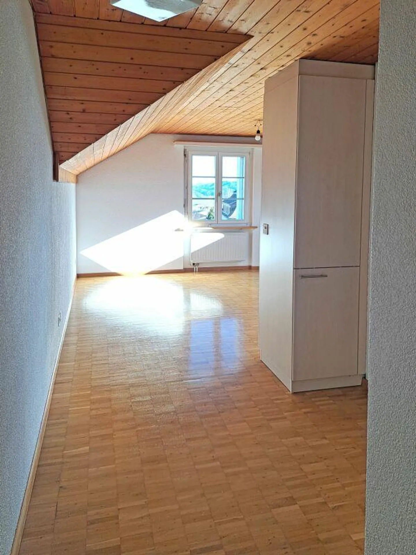 Appartement confortable de 2,5 pièces dans un emplacement central - Photo 3 sur 5