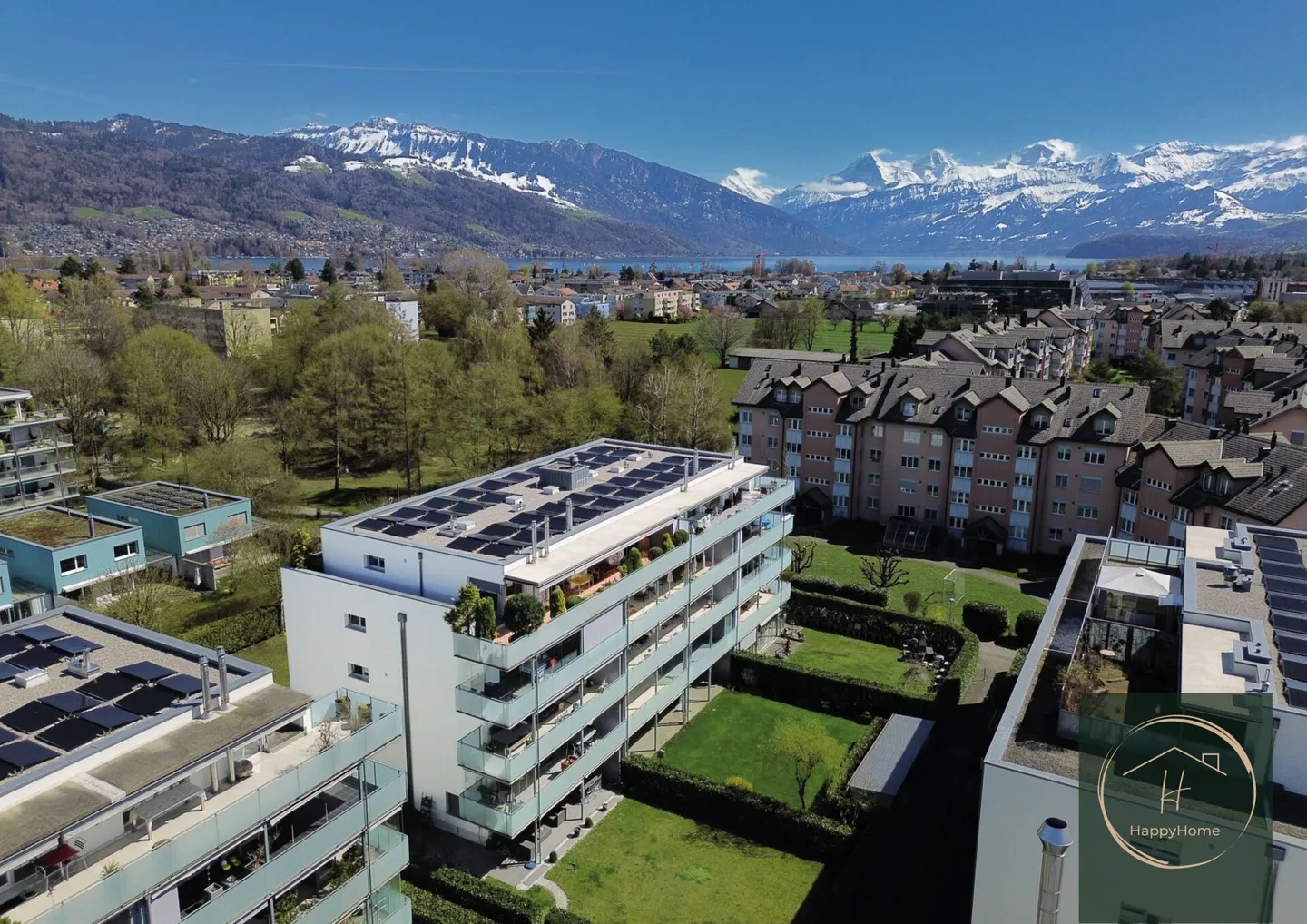 Central and sunny 3-room condominium on the 1st floor with 39m2 balcony - Photo 2 of 16