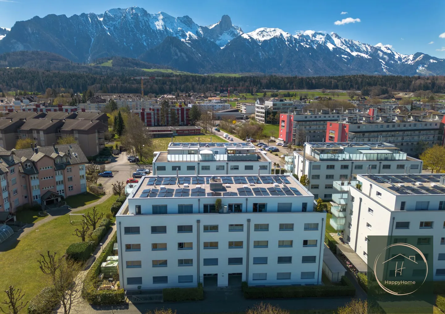 Central and sunny 3-room condominium on the 1st floor with 39m2 balcony - Photo 4 of 16